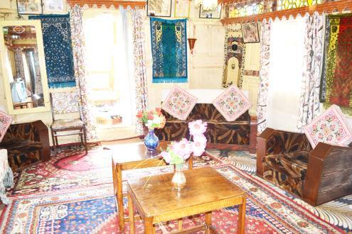 Shera Palace Houseboat, Srinagar 3